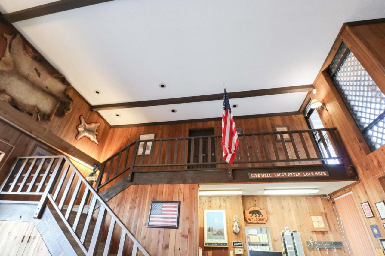 סאנדנס Bear Lodge Motel מראה חיצוני תמונה