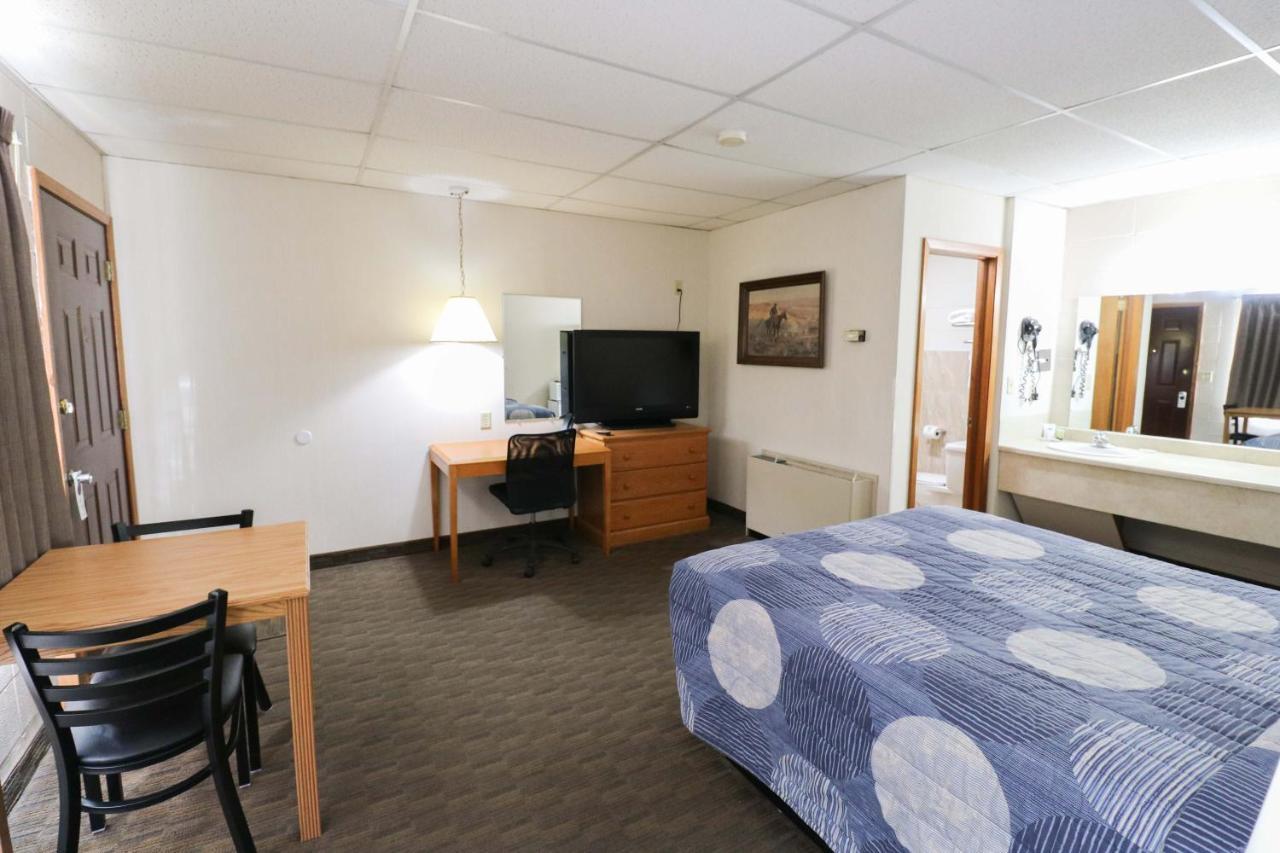 סאנדנס Bear Lodge Motel מראה חיצוני תמונה