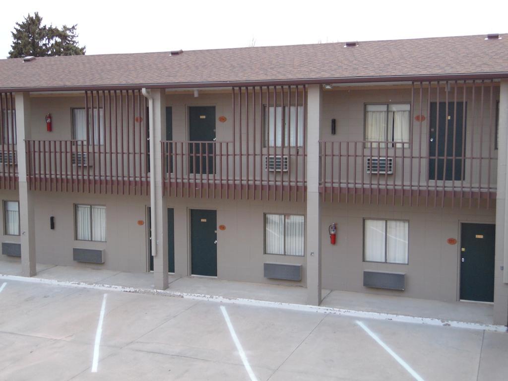 סאנדנס Bear Lodge Motel מראה חיצוני תמונה