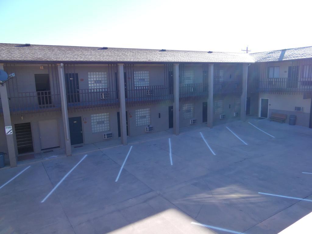 סאנדנס Bear Lodge Motel מראה חיצוני תמונה