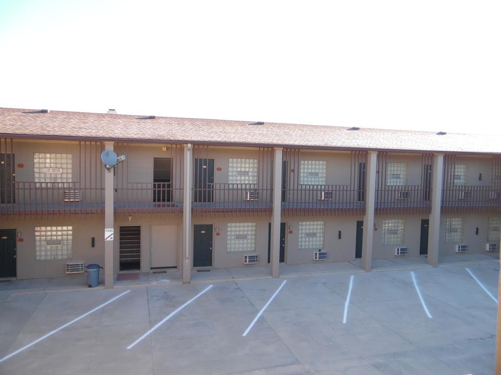 סאנדנס Bear Lodge Motel מראה חיצוני תמונה