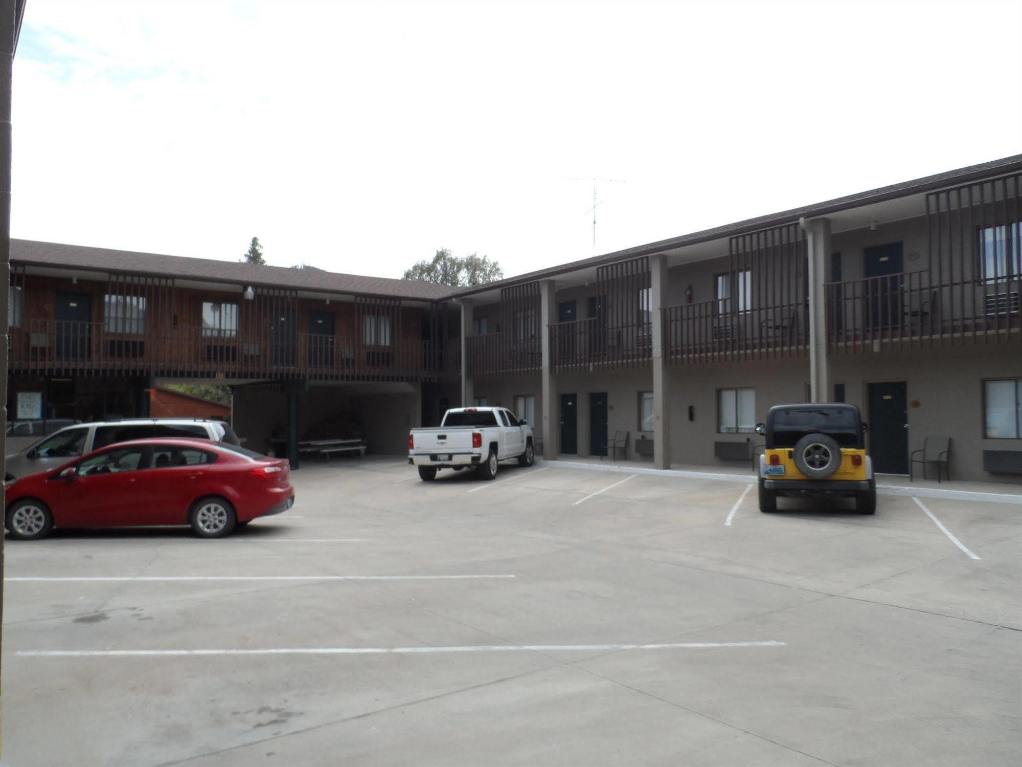סאנדנס Bear Lodge Motel מראה חיצוני תמונה